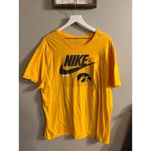 Nike, Iowa Hawkeyes T-shirt, size XXL
